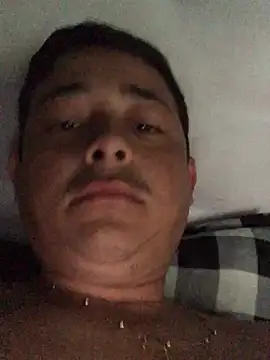 isacalejandroo online show from February 2025 01:44:01 PM