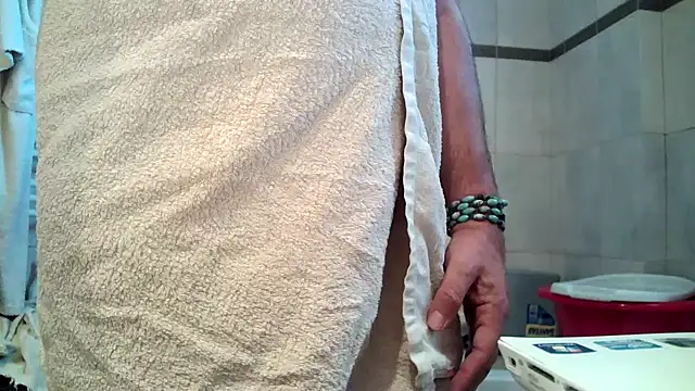 Kalia Cross online show from October 2025 01:32:02 PM