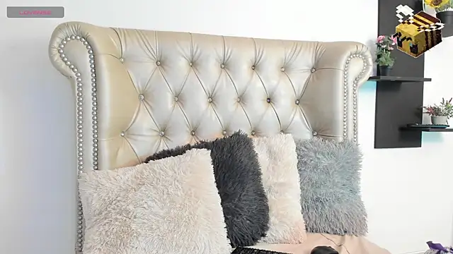 AlexaFoxy18 online show from February 2025 05:41:01 AM