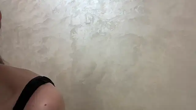 Snapshot of CaitlinaJayne23 chatting on February 2026 04:44:01 AM CaitlinaJayne23 online show from February 2026 04:44:01 AM