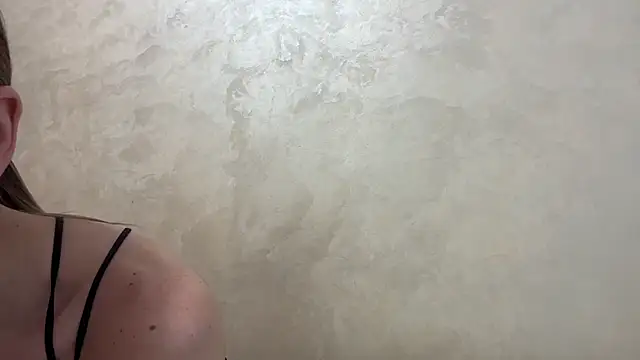 Snapshot of CaitlinaJayne23 chatting on April 2026 03:58:01 AM CaitlinaJayne23 online show from April 2026 03:58:01 AM