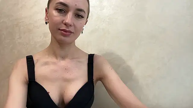 Snapshot of CaitlinaJayne23 chatting on May 2026 03:24:02 AM CaitlinaJayne23 online show from May 2026 03:24:02 AM