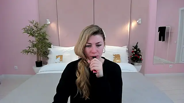 Snapshot of HelenaMorgan chatting on December 2024 12:31:01 PM HelenaMorgan online show from December 2024 12:31:01 PM