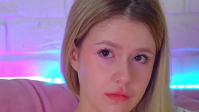 MilanaBalmain online show from March 2026 04:51:02 AM