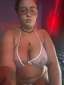 Snapshot of y0urlilgf chatting on March 2026 05:56:01 PM y0urlilgf online show from March 2026 05:56:01 PM