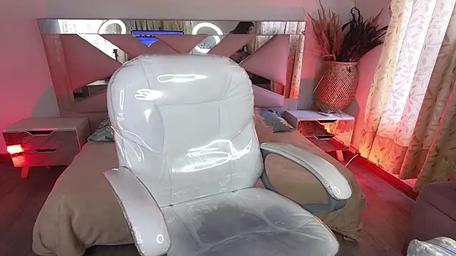 Mia Fischer online show from December 2025 07:32:01 PM