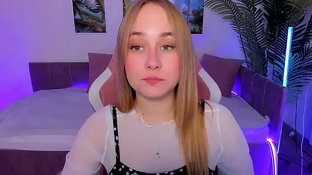 LianaBright online show from March 2025 08:41:02 AM