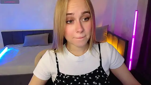 LianaBright online show from September 2025 02:13:02 AM