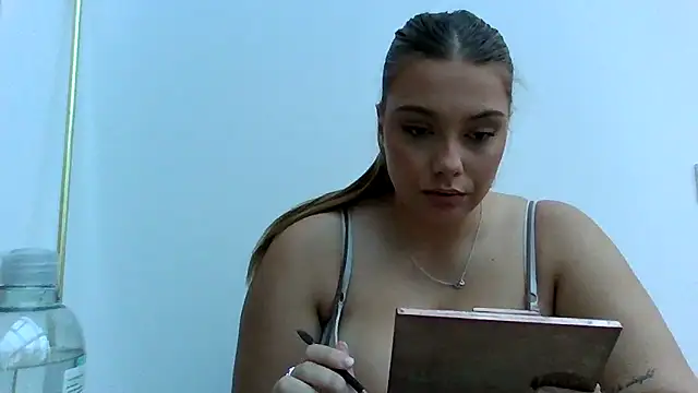 Snapshot of Krystal_Tx chatting on October 2025 04:52:02 PM Krystal Tx online show from October 2025 04:52:02 PM