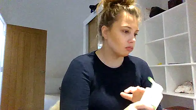 Snapshot of Krystal_Tx chatting on November 2025 08:59:01 AM Krystal Tx online show from November 2025 08:59:01 AM