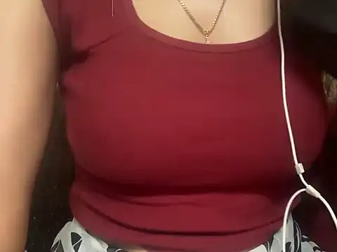 Snapshot of _FluffyHxney_ chatting on December 2024 06:04:02 AM FluffyHxney online show from December 2024 06:04:02 AM