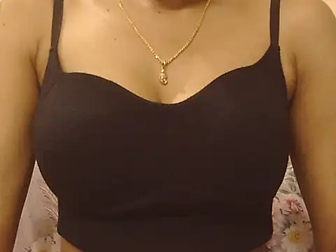 Snapshot of _FluffyHxney_ chatting on October 2025 06:30:01 PM FluffyHxney online show from October 2025 06:30:01 PM