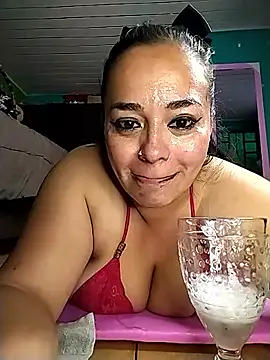 Snapshot of emily_sweet13 chatting on May 2026 06:09:01 PM emily sweet13 online show from May 2026 06:09:01 PM