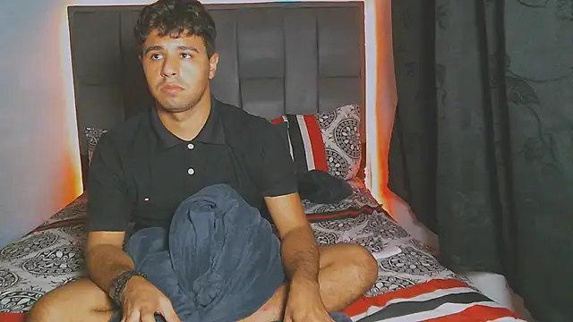 Snapshot of beautiful_james chatting on December 2024 03:06:01 AM beautiful james online show from December 2024 03:06:01 AM