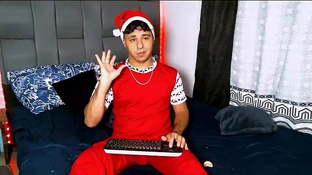 Snapshot of beautiful_james chatting on January 2025 11:07:02 PM beautiful james online show from January 2025 11:07:02 PM