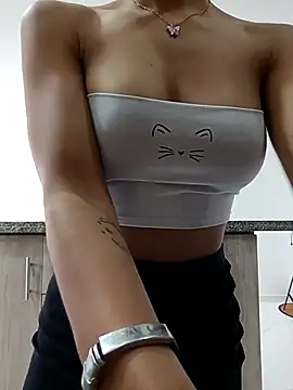 Snapshot of vanyacam_ chatting on January 2025 12:15:02 PM vanyacam  online show from January 2025 12:15:02 PM