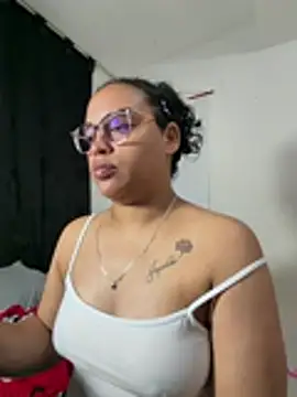 Snapshot of angela_angels_ chatting on June 2026 02:11:02 AM angela angels online show from June 2026 02:11:02 AM