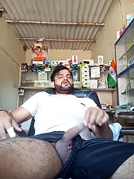 Snapshot of Priynkarani chatting on December 2025 05:15:02 AM Priynkarani online show from December 2025 05:15:02 AM