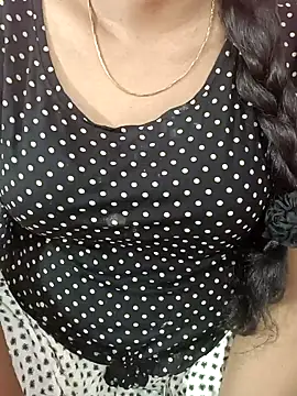 Snapshot of tamil-varshu chatting on December 2024 04:53:01 PM tamil-varshu online show from December 2024 04:53:01 PM