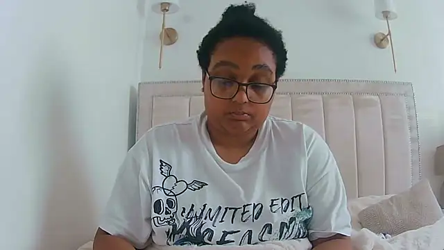 vanilla chocolate23 online show from September 2025 11:11:02 AM