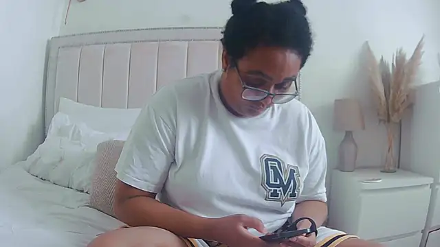 vanilla chocolate23 online show from October 2025 12:49:01 PM