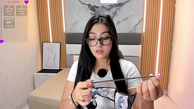 Snapshot of Alyssapark chatting on November 2025 07:14:01 PM Alyssapark online show from November 2025 07:14:01 PM