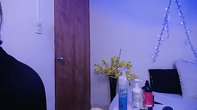 Snapshot of Nicol_Love0 chatting on February 2026 12:33:01 PM Nicol Love0 online show from February 2026 12:33:01 PM