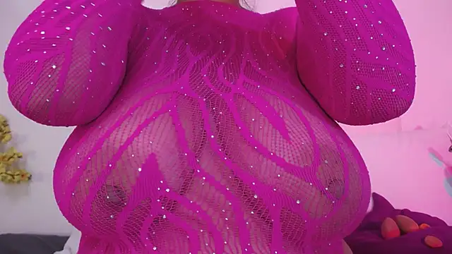 Nicol Love0 online show from April 2026 12:16:02 PM