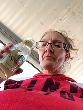 Snapshot of SweetVegasTits chatting on February 2025 07:09:01 PM SweetVegasTits online show from February 2025 07:09:01 PM