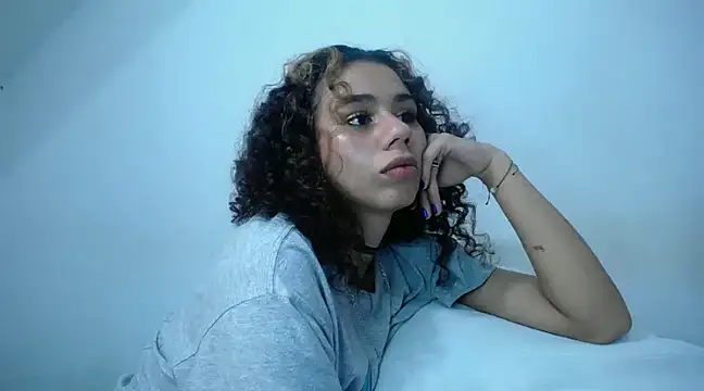 Snapshot of diamonmeli chatting on January 2025 08:55:01 PM diamonmeli online show from January 2025 08:55:01 PM