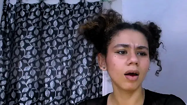 Snapshot of diamonmeli chatting on March 2025 05:39:02 PM diamonmeli online show from March 2025 05:39:02 PM