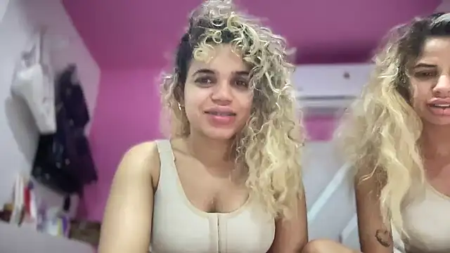 Snapshot of Susandolls chatting on December 2025 06:20:01 AM Susandolls online show from December 2025 06:20:01 AM