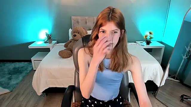 Nora Vennucci online show from November 2025 07:47:02 PM