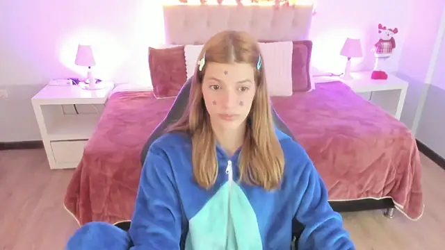 Nora Vennucci online show from December 2025 12:32:01 PM