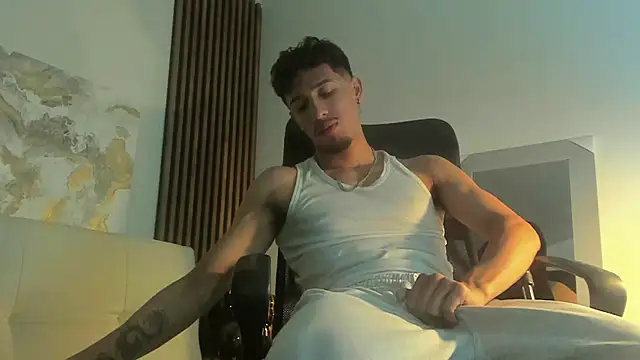 Snapshot of rafael_stone chatting on March 2025 04:19:01 AM rafael stone online show from March 2025 04:19:01 AM