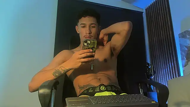 Snapshot of rafael_stone chatting on March 2025 03:40:01 AM rafael stone online show from March 2025 03:40:01 AM