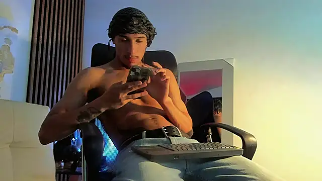 Snapshot of rafael_stone chatting on March 2025 06:50:02 AM rafael stone online show from March 2025 06:50:02 AM