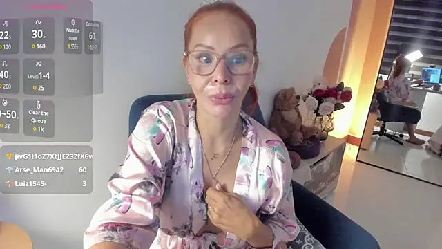 Snapshot of AvaCollinss chatting on November 2025 12:28:02 PM AvaCollinss online show from November 2025 12:28:02 PM