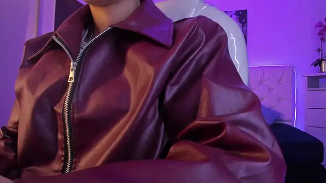 Snapshot of Amy_Kiitty_ chatting on February 2026 01:07:02 PM Amy Kiitty online show from February 2026 01:07:02 PM