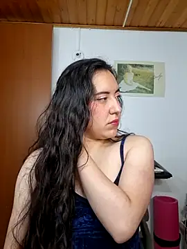 Emi chik online show from April 2026 12:28:01 PM