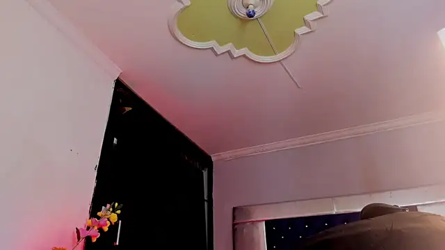 Snapshot of Eyleen_Santos chatting on April 2026 01:42:02 AM Eyleen Santos online show from April 2026 01:42:02 AM