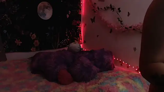 Snapshot of Emillyy_m chatting on April 2026 10:54:02 PM Emillyy m online show from April 2026 10:54:02 PM