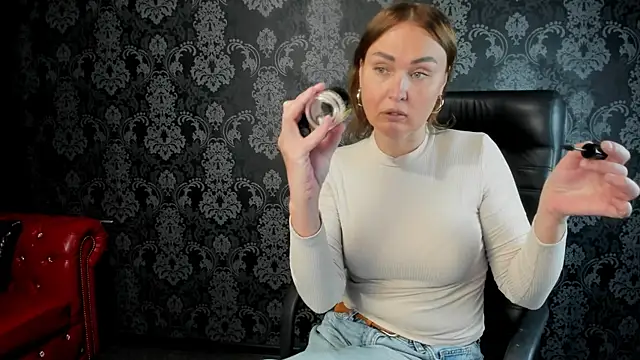 Snapshot of EmmaSparky chatting on April 2026 10:14:02 AM EmmaSparky online show from April 2026 10:14:02 AM