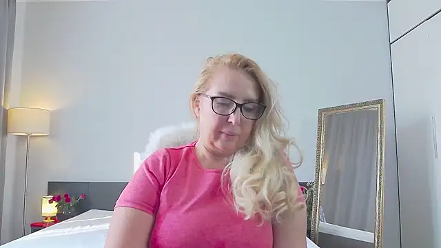 Snapshot of MariaRichi_ chatting on February 2025 12:52:02 PM MariaRichi online show from February 2025 12:52:02 PM