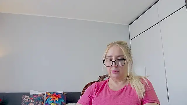 Snapshot of MariaRichi_ chatting on February 2025 10:27:02 AM MariaRichi online show from February 2025 10:27:02 AM