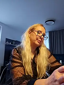 Snapshot of MariaRichi_ chatting on February 2025 07:20:01 AM MariaRichi online show from February 2025 07:20:01 AM