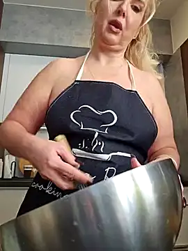 Snapshot of MariaRichi_ chatting on February 2025 10:04:02 AM MariaRichi online show from February 2025 10:04:02 AM