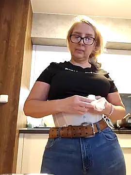 Snapshot of MariaRichi_ chatting on March 2025 06:46:02 AM MariaRichi online show from March 2025 06:46:02 AM