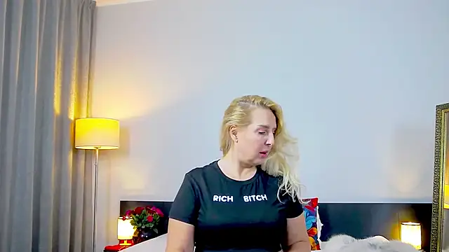 Snapshot of MariaRichi_ chatting on March 2025 04:00:02 PM MariaRichi online show from March 2025 04:00:02 PM