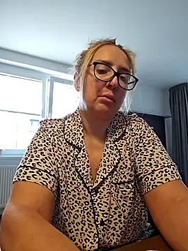 Snapshot of MariaRichi_ chatting on March 2025 07:19:01 AM MariaRichi online show from March 2025 07:19:01 AM